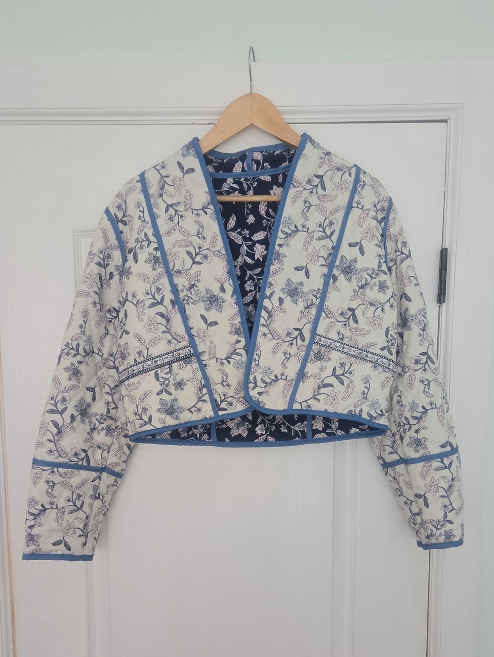 Cropped Reversible Floral Quilted Cape Jacket - Blue & White